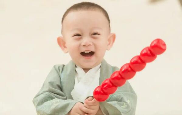 顺口洋气潮一点的男孩名字：泽阳、文进(2025精选分享)
